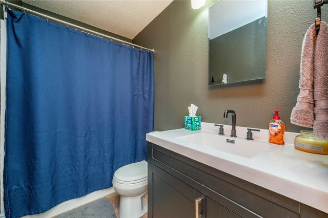 1225 Roland Avenue, Chariton, IA 50049