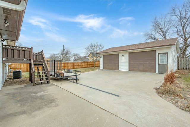 1225 Roland Avenue, Chariton, IA 50049
