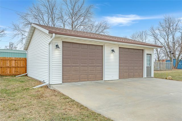 1225 Roland Avenue, Chariton, IA 50049