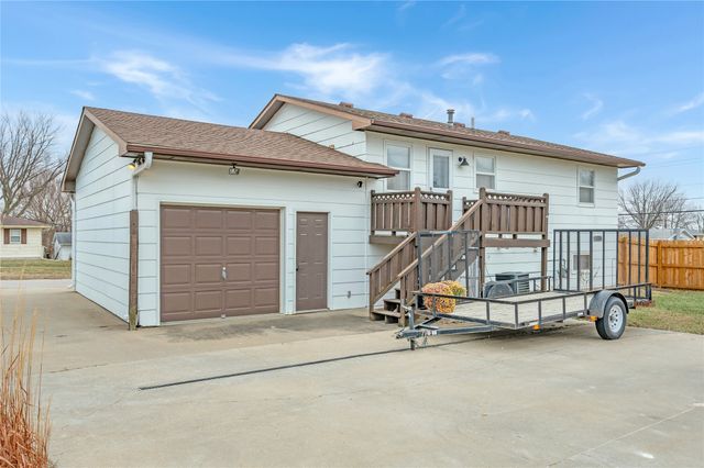 1225 Roland Avenue, Chariton, IA 50049