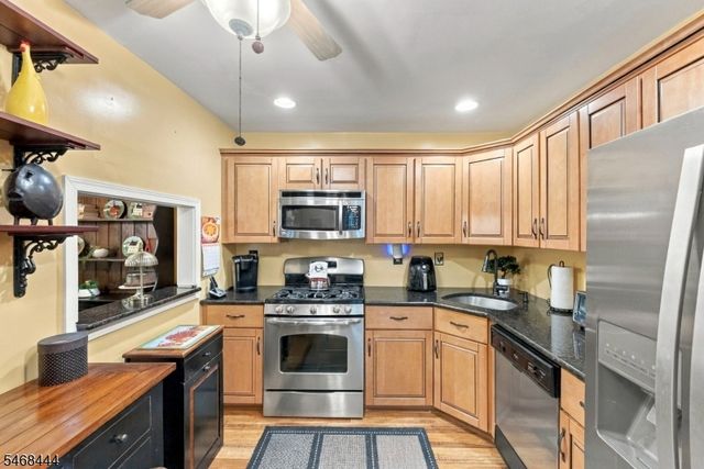 235 Kempsey Dr, North Brunswick Twp., NJ 08902