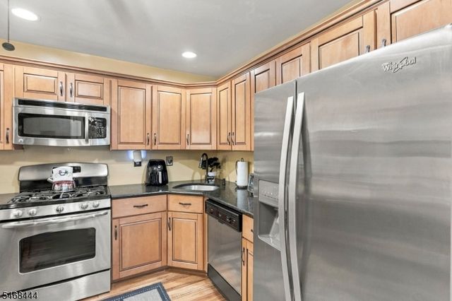 235 Kempsey Dr, North Brunswick Twp., NJ 08902
