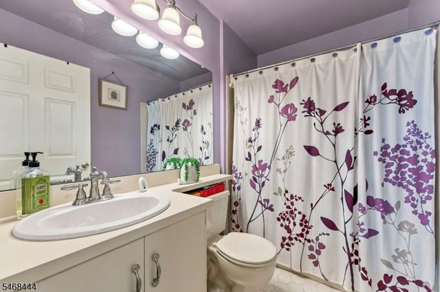 235 Kempsey Dr, North Brunswick Twp., NJ 08902