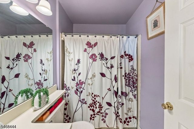 235 Kempsey Dr, North Brunswick Twp., NJ 08902