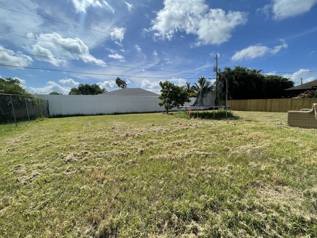 3309 SW Mundy Street, Port St Lucie, FL 34953