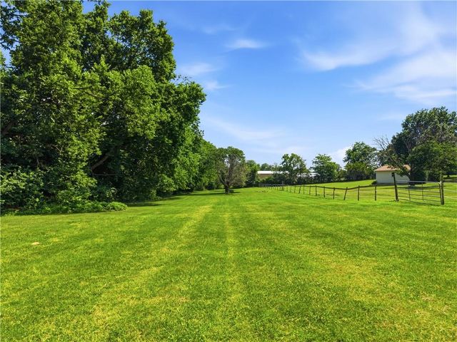 12306 E Brookfield Drive, Peculiar, MO 64078