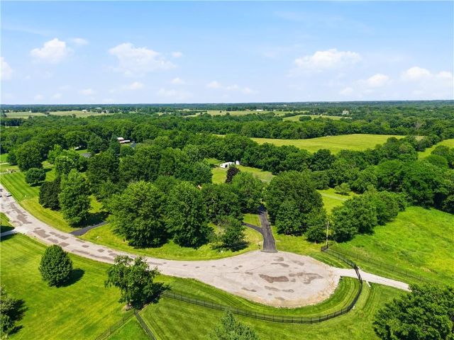 12306 E Brookfield Drive, Peculiar, MO 64078