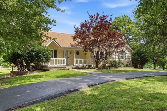 12306 E Brookfield Drive, Peculiar, MO 64078