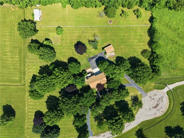 12306 E Brookfield Drive, Peculiar, MO 64078