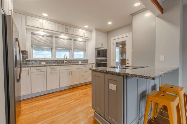 904 Pinkston Avenue, Grandview, MO 64030