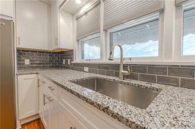 904 Pinkston Avenue, Grandview, MO 64030