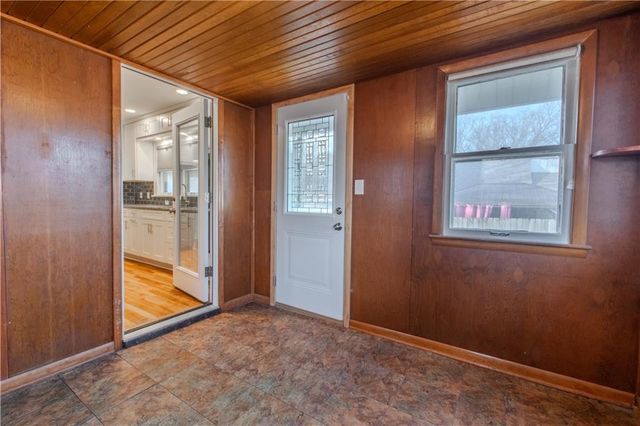 904 Pinkston Avenue, Grandview, MO 64030