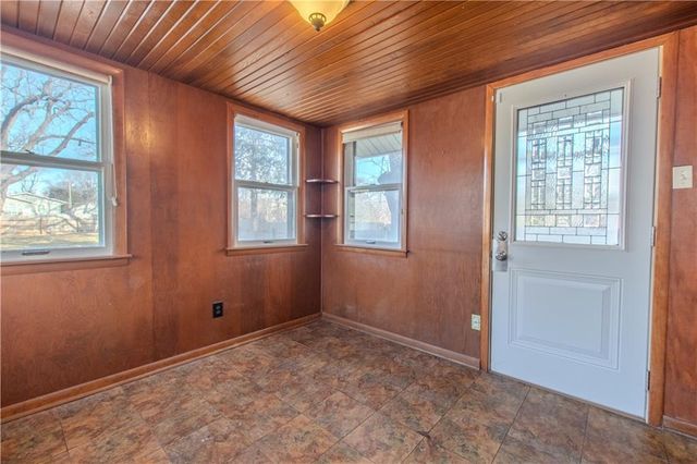 904 Pinkston Avenue, Grandview, MO 64030