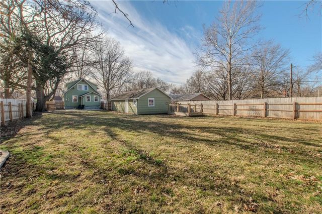 904 Pinkston Avenue, Grandview, MO 64030