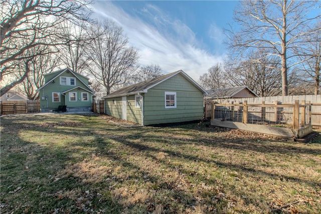 904 Pinkston Avenue, Grandview, MO 64030