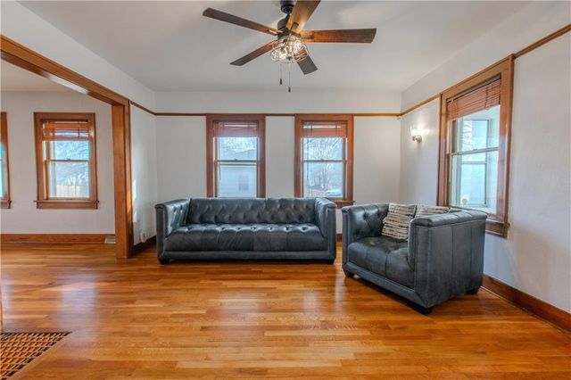 904 Pinkston Avenue, Grandview, MO 64030