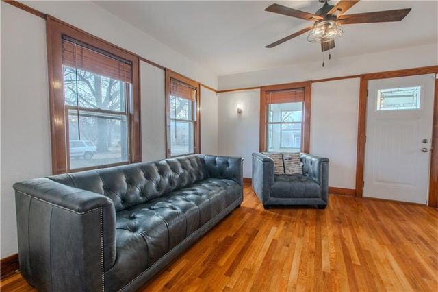 904 Pinkston Avenue, Grandview, MO 64030