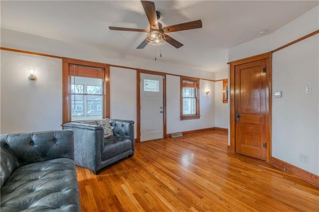 904 Pinkston Avenue, Grandview, MO 64030