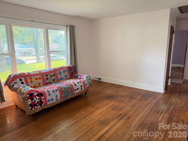 1327 Dresden Drive W, Charlotte, NC 28205