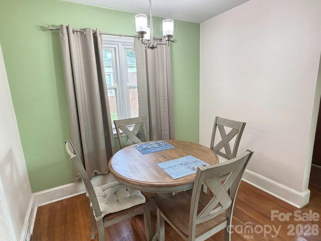 1327 Dresden Drive W, Charlotte, NC 28205