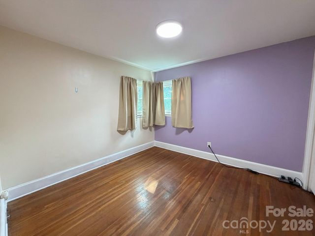 1327 Dresden Drive W, Charlotte, NC 28205
