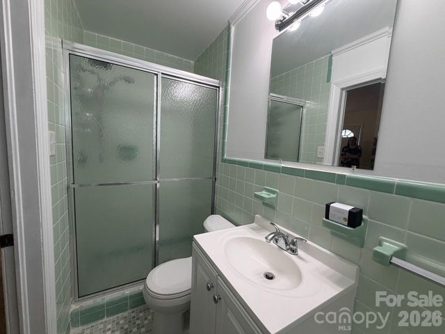 1327 Dresden Drive W, Charlotte, NC 28205