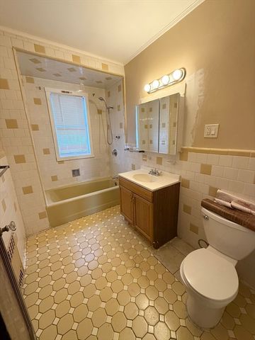 123 Glendower Rd 1, Boston, MA 02131