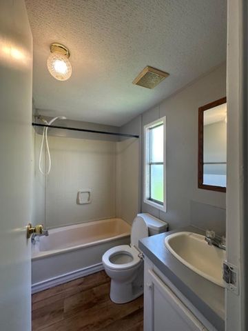 1105 N Rockdale ST, Lexington, TX 78947
