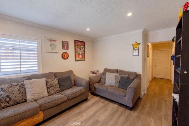 13360 Kelowna, Arleta, CA 91331