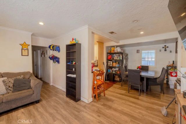 13360 Kelowna, Arleta, CA 91331