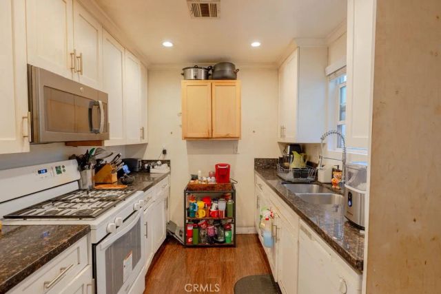 13360 Kelowna, Arleta, CA 91331