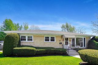 4256 Golf Road, Skokie, IL 60076