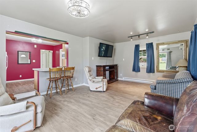 403 Queen Avenue, Pe Ell, WA 98572