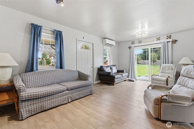 403 Queen Avenue, Pe Ell, WA 98572