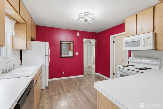 403 Queen Avenue, Pe Ell, WA 98572