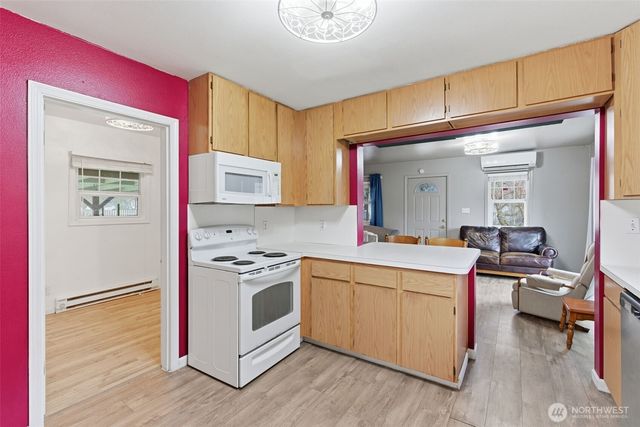 403 Queen Avenue, Pe Ell, WA 98572