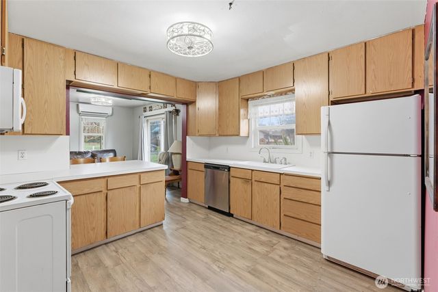 403 Queen Avenue, Pe Ell, WA 98572