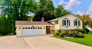 7740 47 1/2 Place N, New Hope, MN 55428