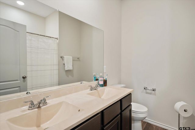 973 Martin St, Chandler, TX 75758