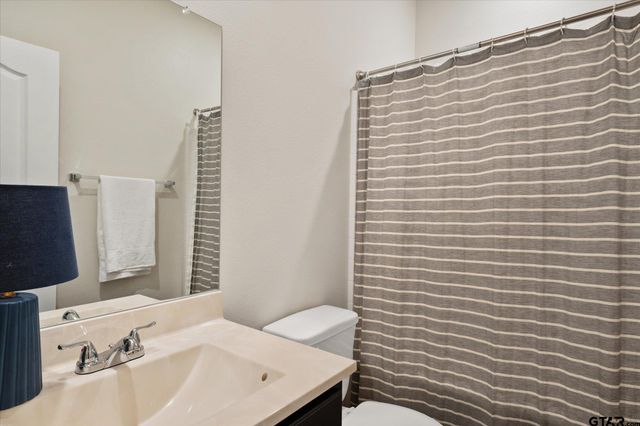 973 Martin St, Chandler, TX 75758