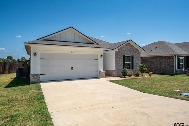 973 Martin St, Chandler, TX 75758
