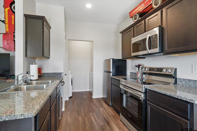 973 Martin St, Chandler, TX 75758