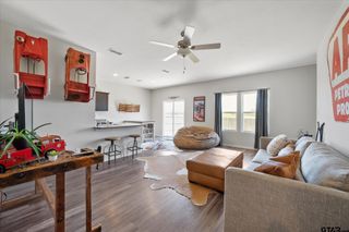 973 Martin St, Chandler, TX 75758