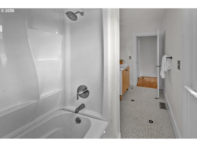 3035 Ne 47TH Ave, Portland, OR 97213