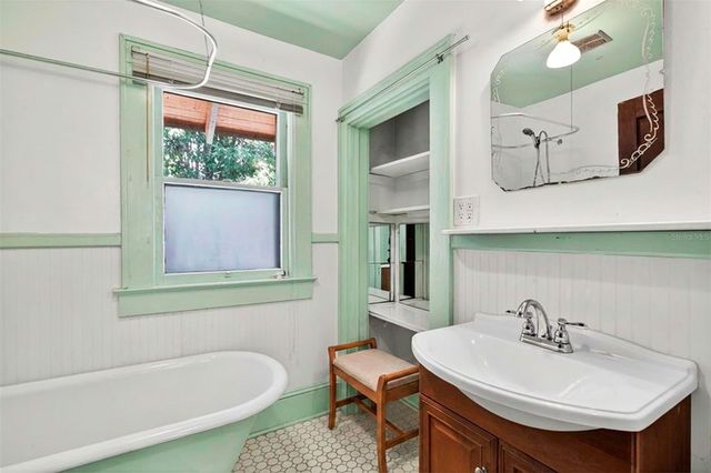 616 NE 7TH STREET, Gainesville, FL 32601