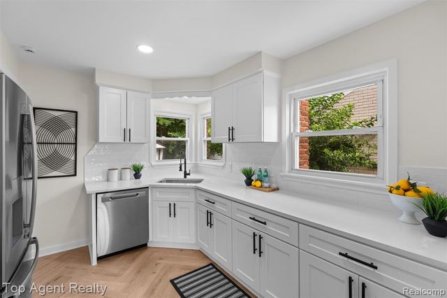 15110 Drake Street, Southgate, MI 48195