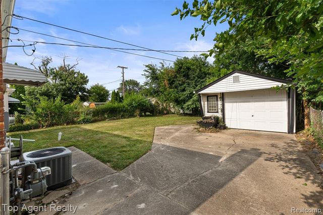 15110 Drake Street, Southgate, MI 48195