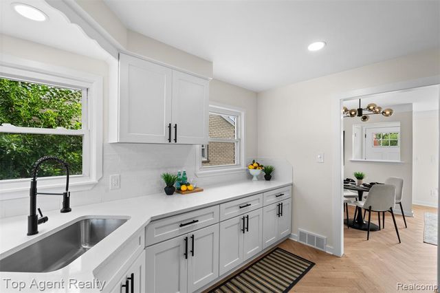 15110 Drake Street, Southgate, MI 48195