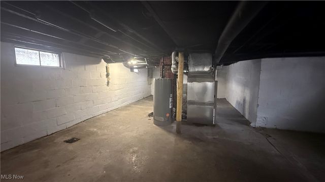 988 East Avenue SE, Warren, OH 44484