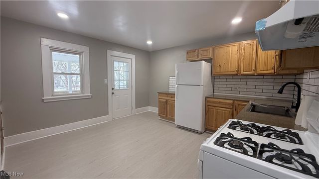 988 East Avenue SE, Warren, OH 44484